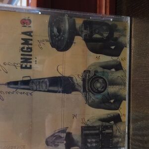 CD Enigma 3: Le Roi Est Mort Vive Le Roi by Enigma (CD, 1996)